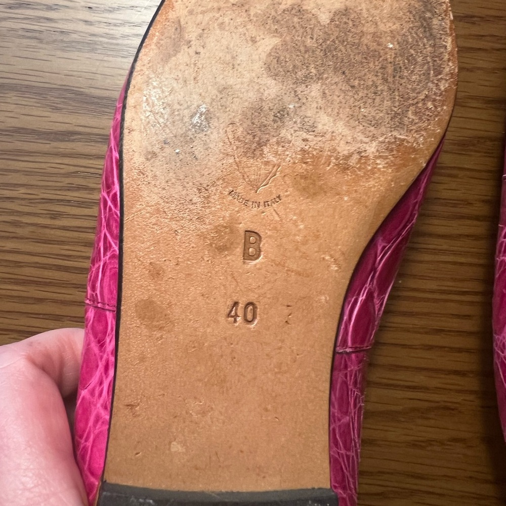 Rare, Vintage Gucci Pink Flats with Textured Design - Picture 8 of 11